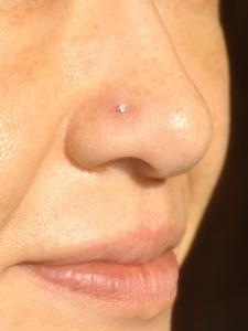 鼻ピアス 鼻ピアス