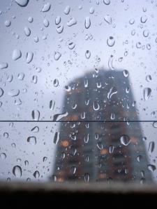 雨と億ション 雨と億ション
