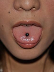 舌ピアス 舌ピアス