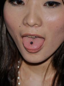 舌ピアス 舌ピアス