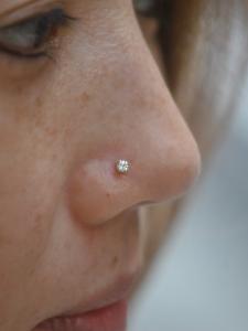 鼻ピアス 鼻ピアス