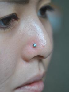 鼻ピアス 鼻ピアス