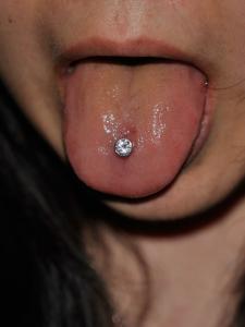 舌ピアス 舌ピアス