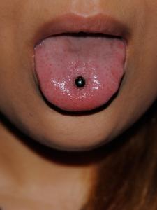 舌ピアス 舌ピアス