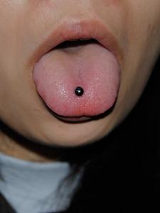 舌ピアス 舌ピアス