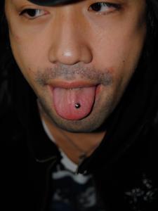 舌ピアス 舌ピアス