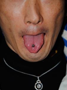 舌ピアス 舌ピアス