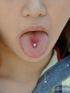 舌ピアス 舌ピアス