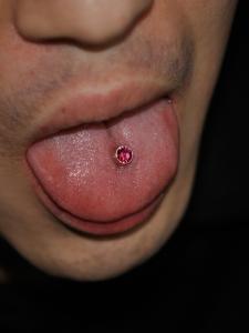 舌ピアス 舌ピアス