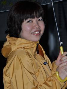 これからの季節、レインコートは活躍します。 これからの季節、レインコートは活躍します。