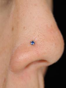 鼻ピアス 鼻ピアス