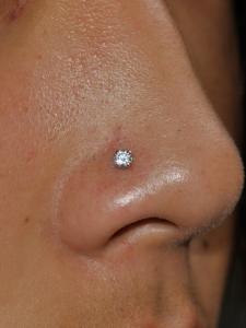 鼻ピアス 鼻ピアス