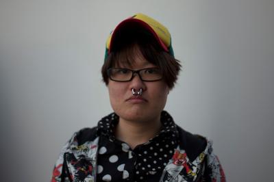 キャップを被った女性 キャップを被った女性
