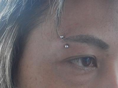 眉ピアス 眉ピアス