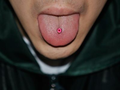 舌ピアス 舌ピアス