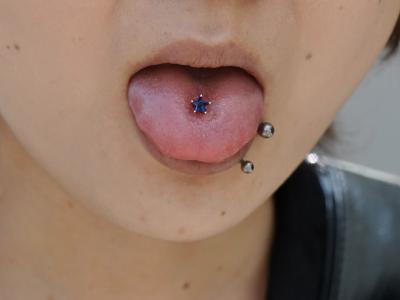 舌ピアス 舌ピアス