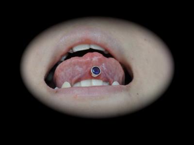 舌ピアス画像 舌ピアス画像