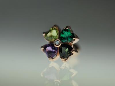 四つ葉のクローバー 四つ葉のクローバー