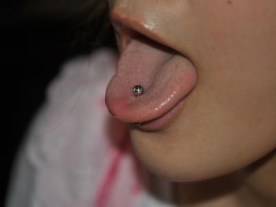 舌ピアス 舌ピアス