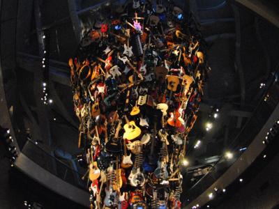 600本のギター 600本のギター