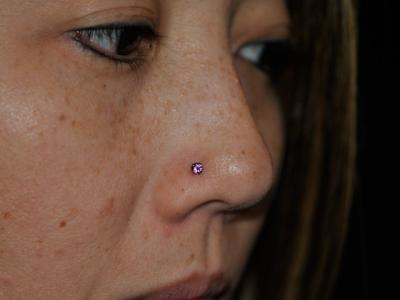 鼻ピアス 鼻ピアス