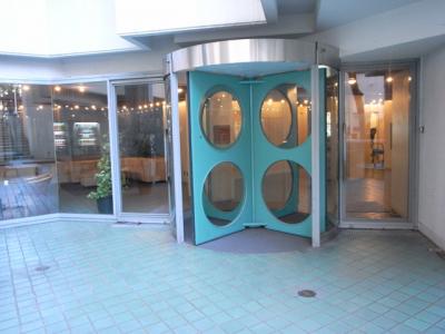 回転トビラ 回転トビラ