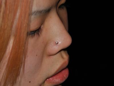 鼻ピアス 鼻ピアス