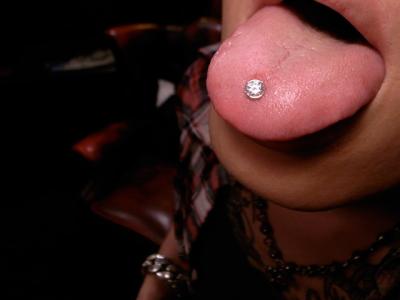 舌ピアス 舌ピアス
