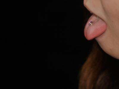 舌ピアス 舌ピアス