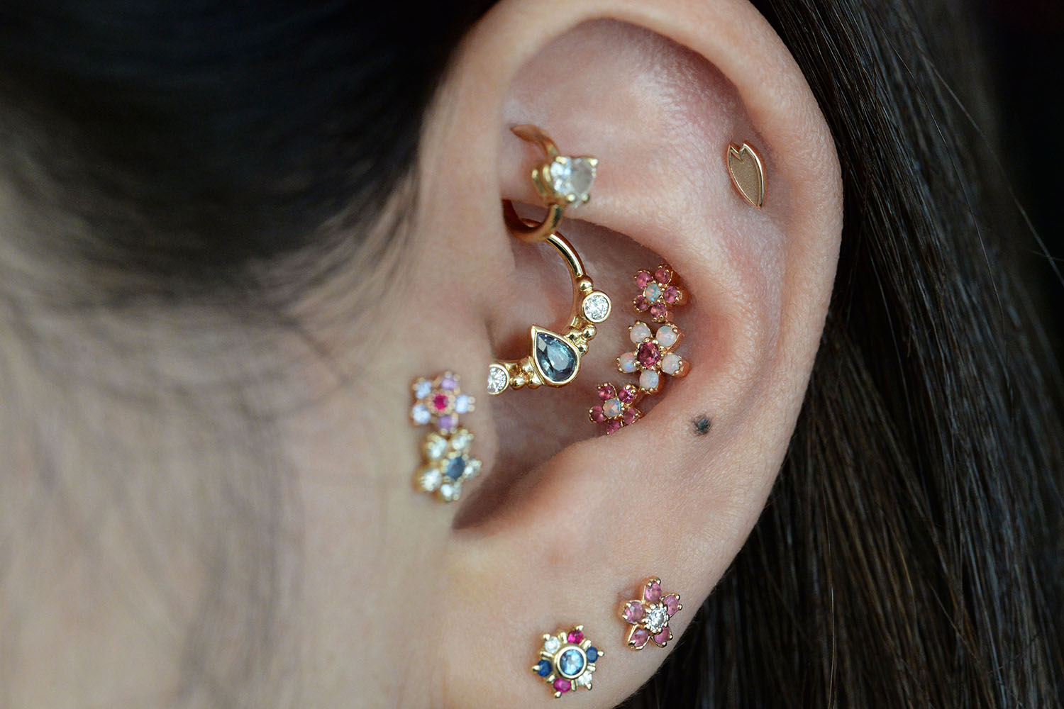 Ashley Flower Cluster ボディピアス スタジオ + ゲートブリッジ