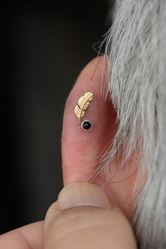 フェザーピアス