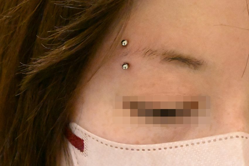 眉ピアス